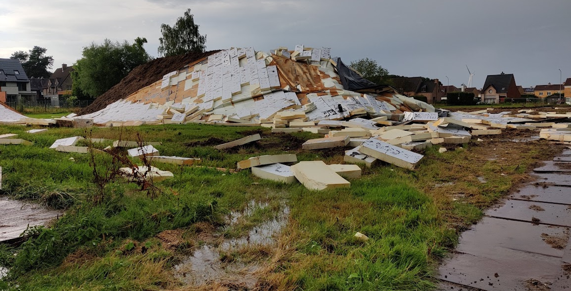 Stormschade in Haaltert bibliotheek Dreef dicht door grote schade